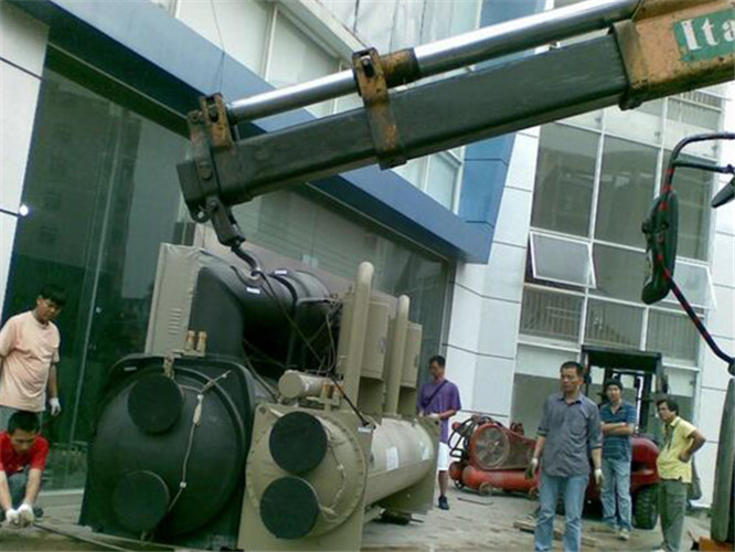 淄川区随车吊和汽车吊的核心区别是什么？哪种更省钱？